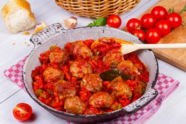 Meatballs with tomato sauce in a pan — Stock Photo, Image