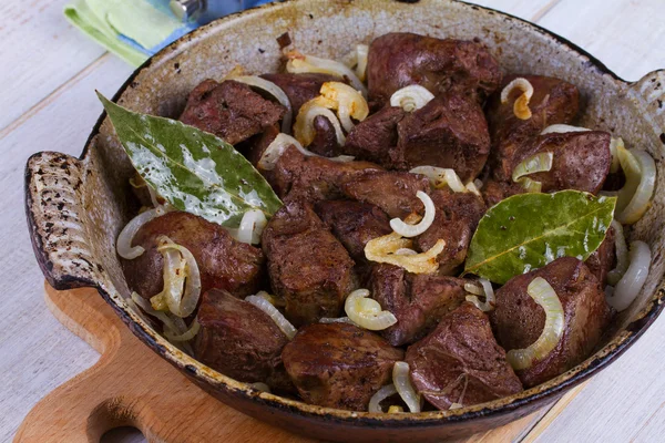 Sauteed liver with onions in pan — Stock Photo, Image