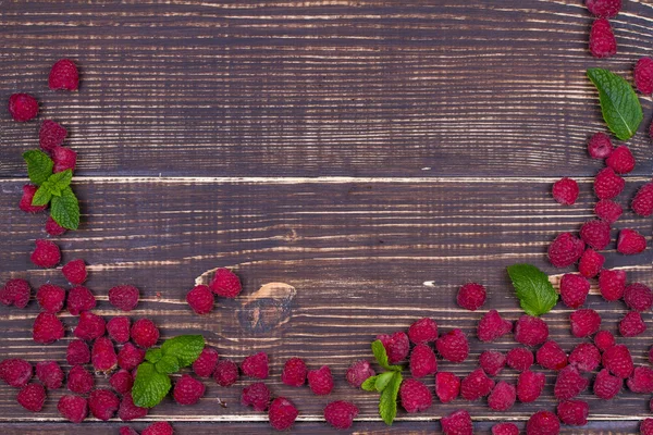 Fragola, mirtillo, mora di rovo, lampone, ciliegia, albicocche, uva spina e ribes, vista dall'alto, ripresa in studio . — Foto Stock