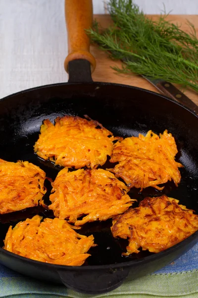 Havuç kek yoğurt sos ile