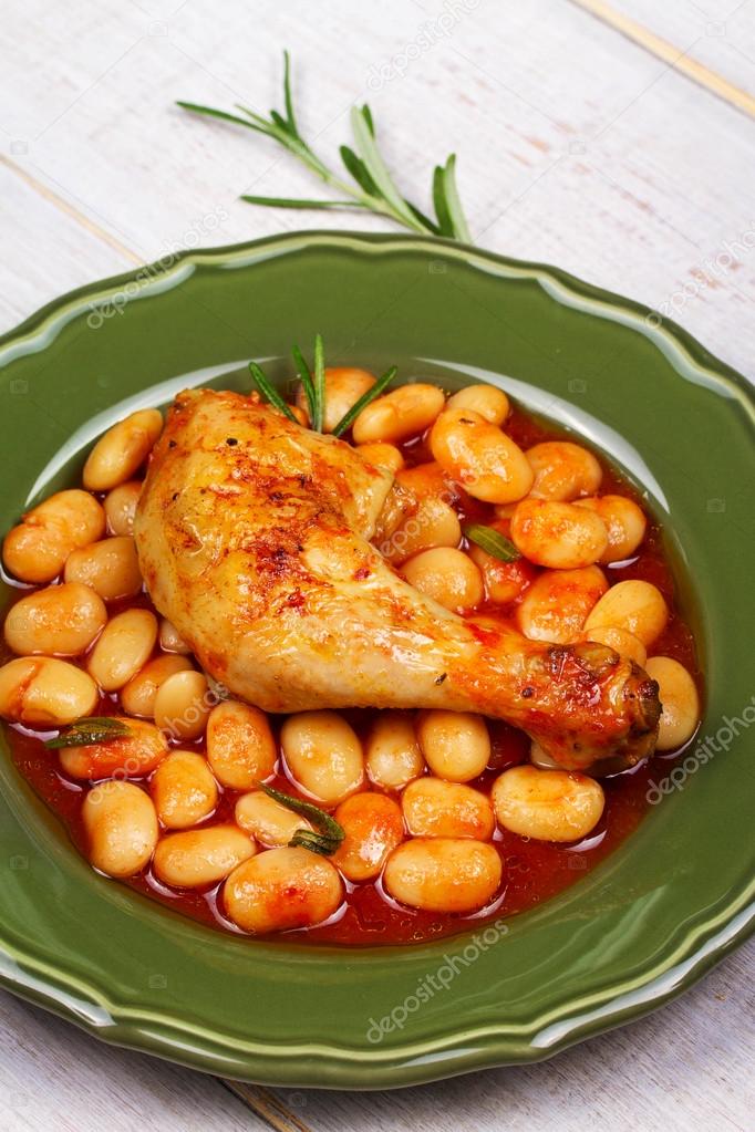 Chicken with white beans and rosemary
