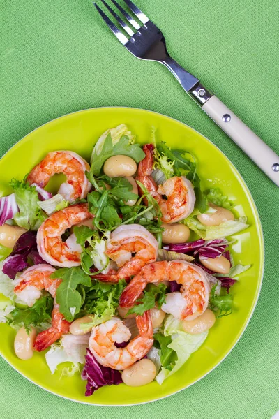 Salada de camarão e feijão branco — Fotografia de Stock