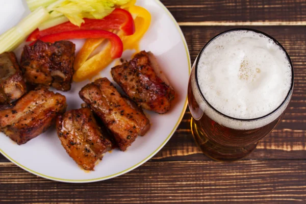 Glass of Beer, Pork Ribs and Vegetables — Stock Photo, Image