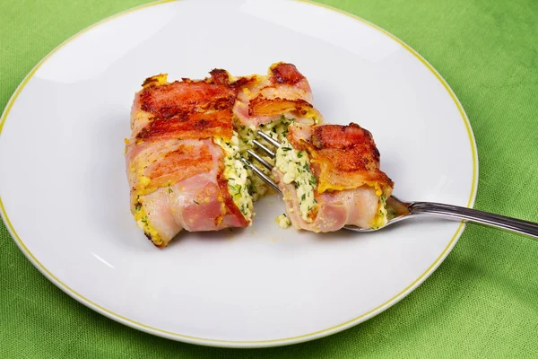 Bacon verpakt kaas — Stockfoto