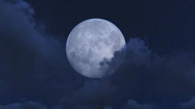 Dolunay arka plan ile gece uçan helikopter