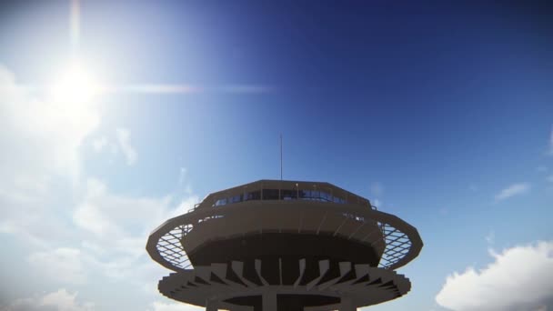 在西雅图的太空针塔上空飞行的飞机 — 图库视频影像