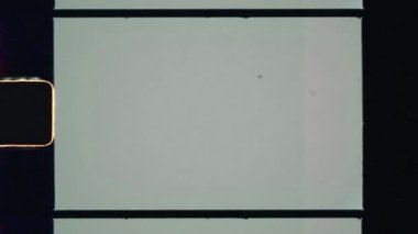 Klasik 8mm Film Reel Overlay with Cinematic Grain, Dust Layers, Scratched Frames and Analog Flicker. Yüksek kalite 4k görüntü