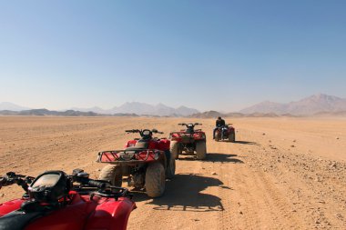 Zevk ATV Mısır çölde