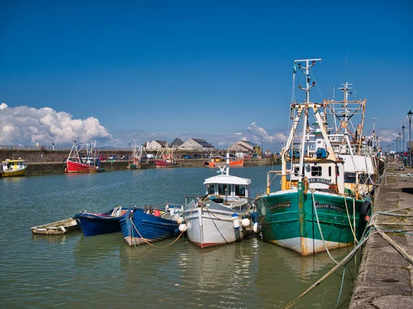 Cinco Barcos Tamaño Decreciente Amarrados Maryport Costa Solway Cumbria Reino —  Fotos de Stock