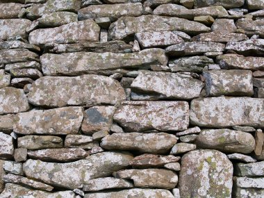 Lerwick, Shetland, İngiltere 'deki Broch of Clickimin' in kuru taş duvar yapısına yakın plan.