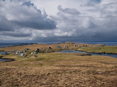 Uzak ada toplulukları Housay ve Bruray, İngiltere 'nin en kuzeyindeki Shetland, Out Skerries ada grubunda..