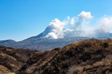 Mount aso Japonya'daki en büyük aktif yanardağ olduğunu 