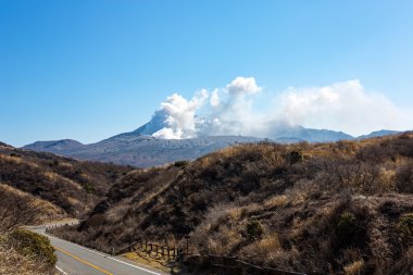 Mount aso Japonya'daki en büyük aktif yanardağ olduğunu 
