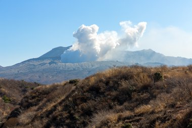 Mount aso Japonya'daki en büyük aktif yanardağ olduğunu 