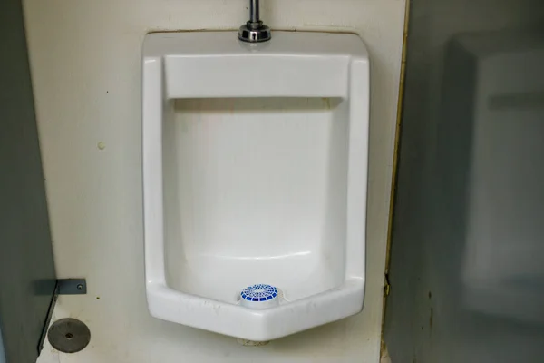 Urinal Offentlig Toalett Behov Städning — Stockfoto