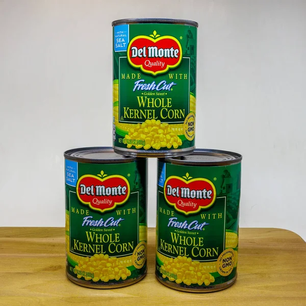 Dunn County Usa January 2021 Canned Sweet Corn Wooden Cutting — Stock Photo, Image