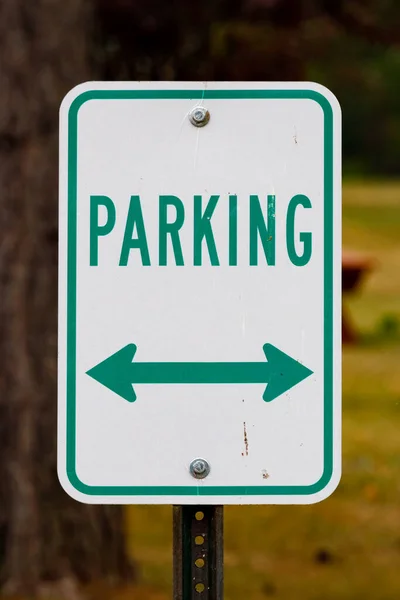 Hinweisschild Zum Parken Ländlichen Parkbereich Erlaubt — Stockfoto