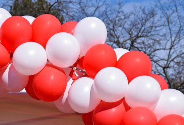 Kırmızı ve beyaz Parti balonları