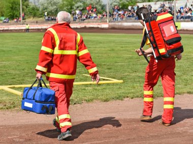 Ambulans in spor kanalında