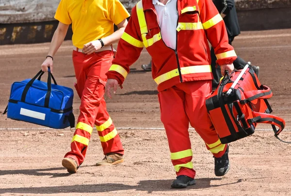 Cosas de ambulancia en la pista deportiva —  Fotos de Stock