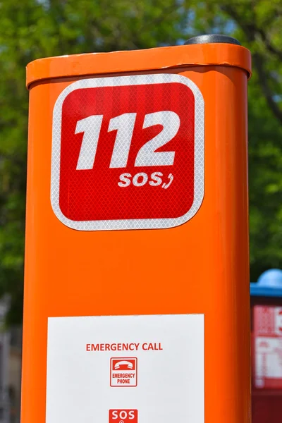 Telefono di emergenza in strada — Foto Stock