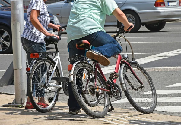 Les motards au franchissement routier — Photo