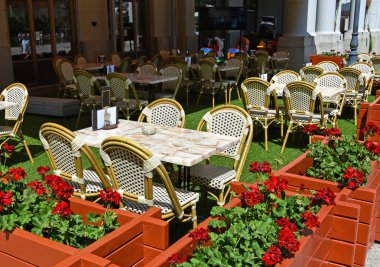 Restoran tablolar açık havada