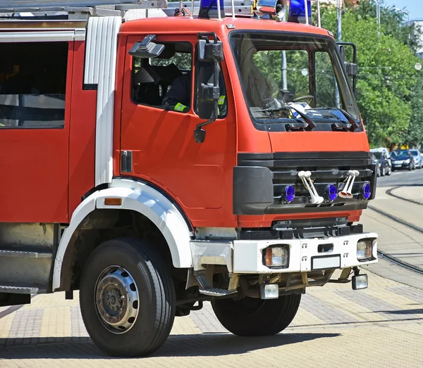 Camion dei pompieri sulla strada — Foto Stock