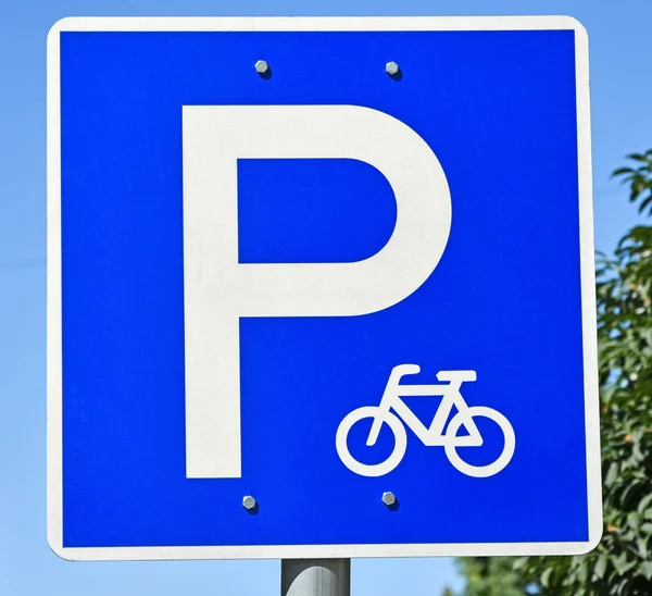 Bicycle parking lot sign — Stock Photo, Image
