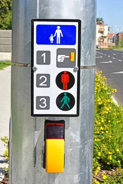 Signal system at the pedestrian crossing — Stock Photo, Image