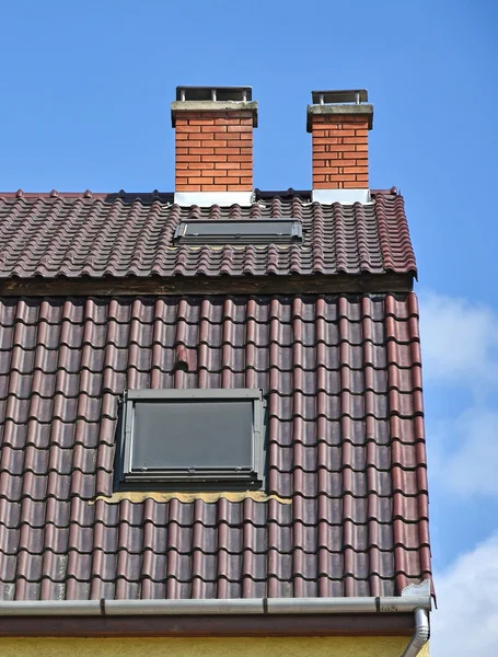 屋根瓦と煙突 — ストック写真