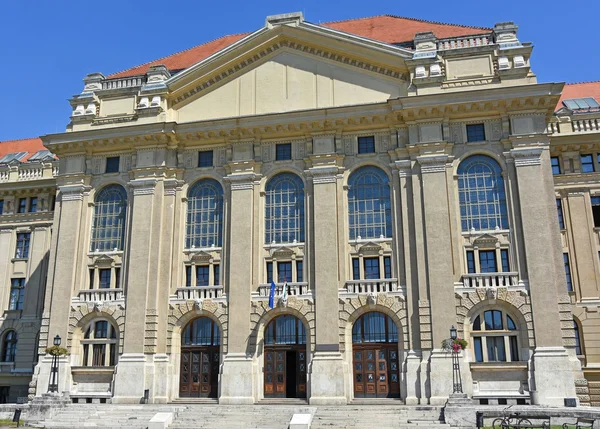 Façade du bâtiment universitaire — Photo