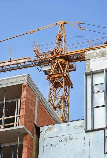 Tower crane at the construction site — Stock Photo, Image