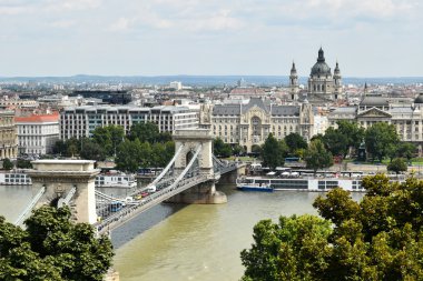 Zincir köprü ve Budapeşte görünüm