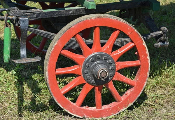 Wheel of an old carriage — Stock Photo, Image