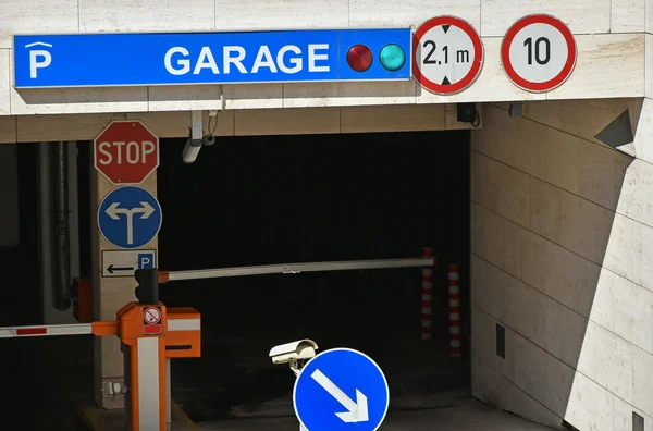 Parkering garage infarten — Stockfoto