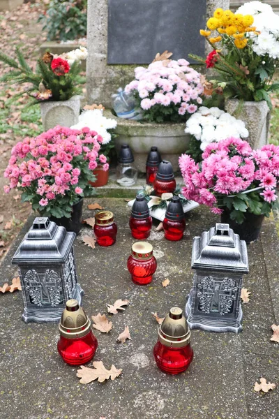 Linternas Lápida Del Cementerio —  Fotos de Stock