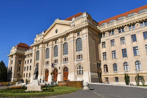 Budynek Uniwersytetu Debrecen Węgry — Zdjęcie stockowe