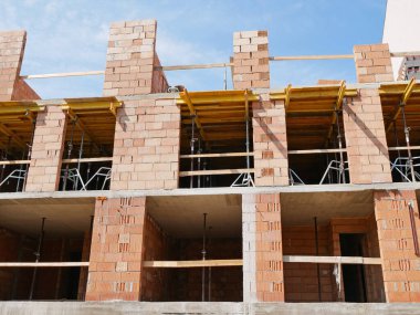 Yeni bir apartman inşaatı