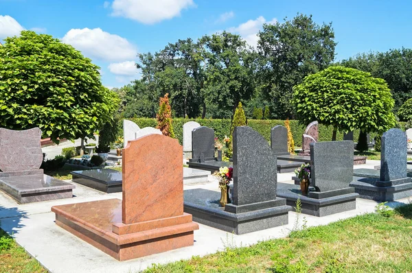 Lapidi nel cimitero — Foto Stock