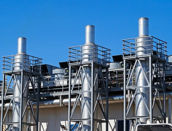 Pilas de humo de acero de la central eléctrica — Foto de Stock