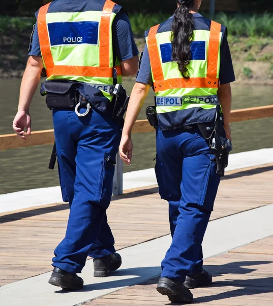 Agents de police en patrouille — Photo