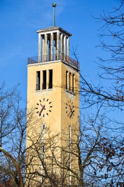 Saat Kulesi kilisenin