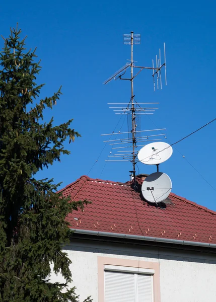 Çatıdaki antenler — Stok fotoğraf