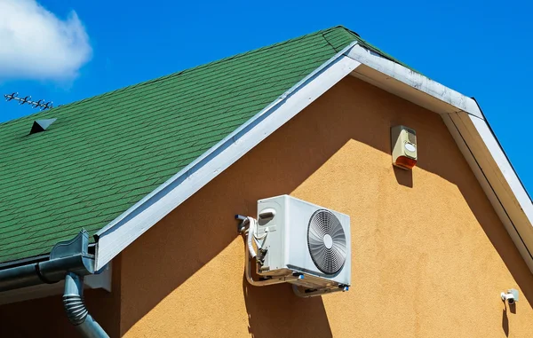 Air conditioner on the wall — Stock Photo, Image