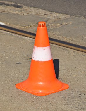 Sokakta trafik konisi