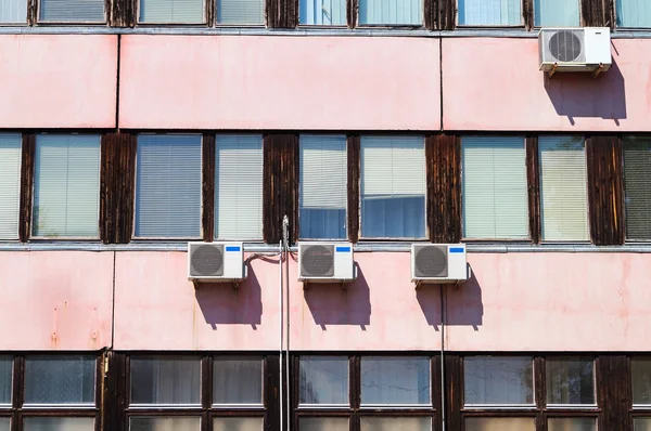 Vecchio edificio per uffici — Foto Stock