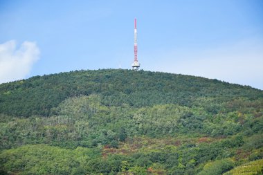 Dağda televizyon kulesi