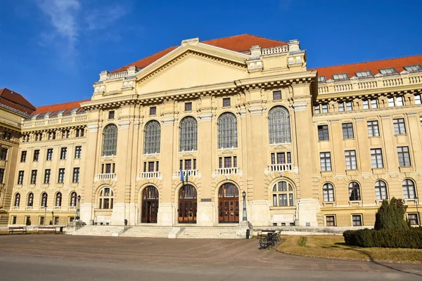 Budynek Uniwersytetu, Debrecen, Węgry — Zdjęcie stockowe