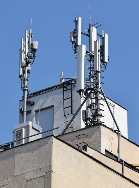 Antennas on the top of a building — Stock Photo, Image